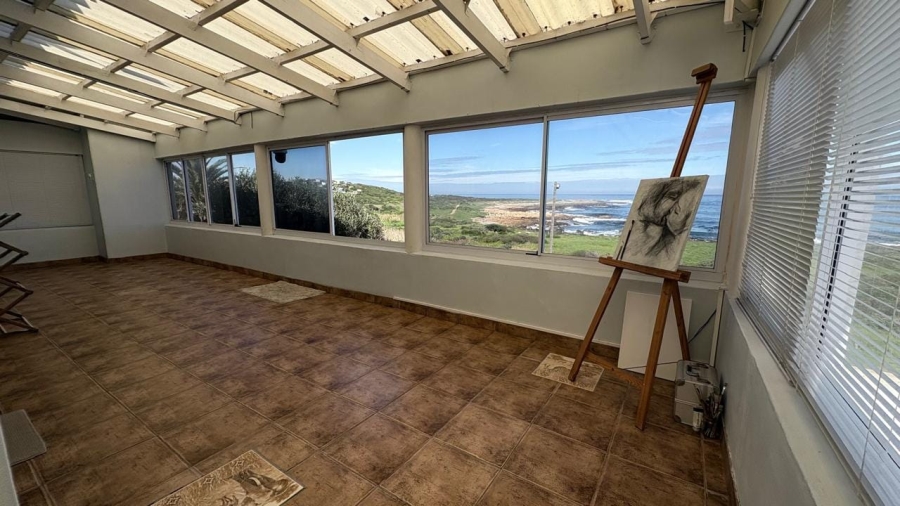 5 Bedroom Property for Sale in Sandbaai Western Cape
